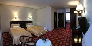 Отель Hotel Colosseum Олецко Двухместный номер Делюкс с 1 кроватью или 2 отдельными кроватями-1